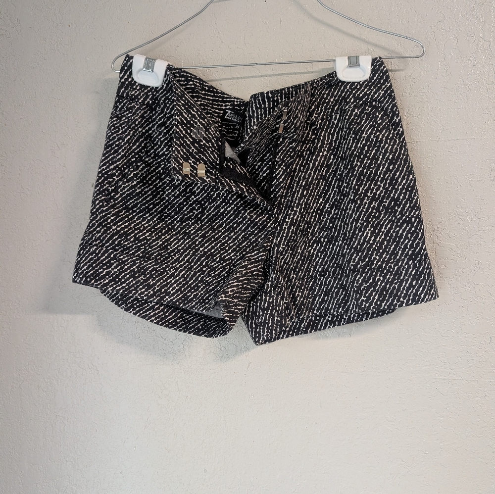 Indie Shorts 4 Black White Tailored Pockets Mid Rise Relax Minimal Office Casual